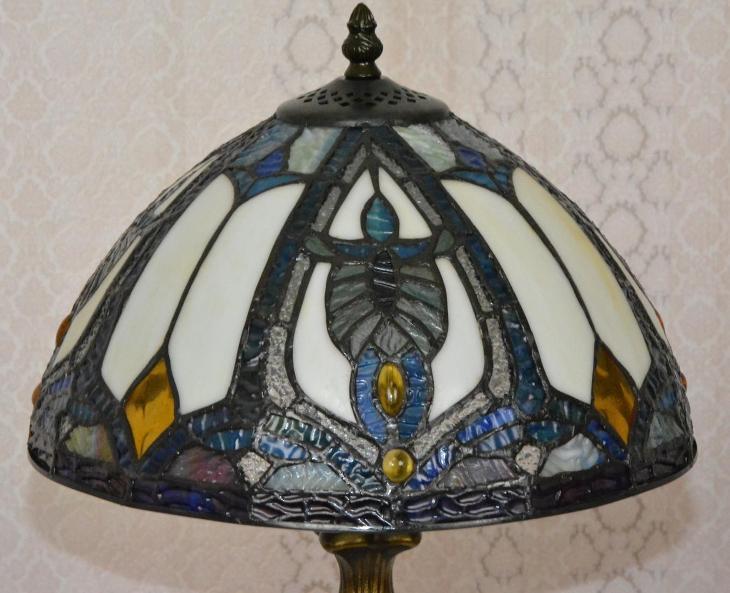 Secesní lampa s vitrážovým sklem 