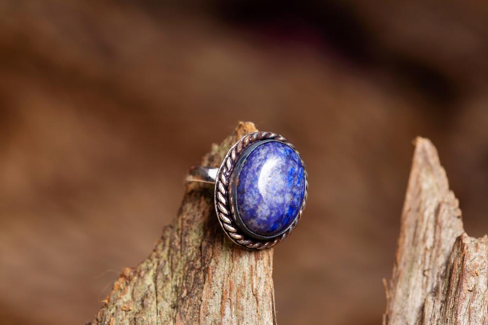 Strieborný prsteň s lapis lazuli 