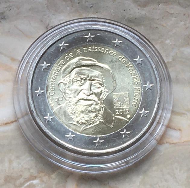2 eurové mince abbe piere