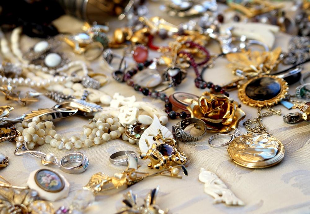 Starožitné zlaté prsteny a náhrdelníky