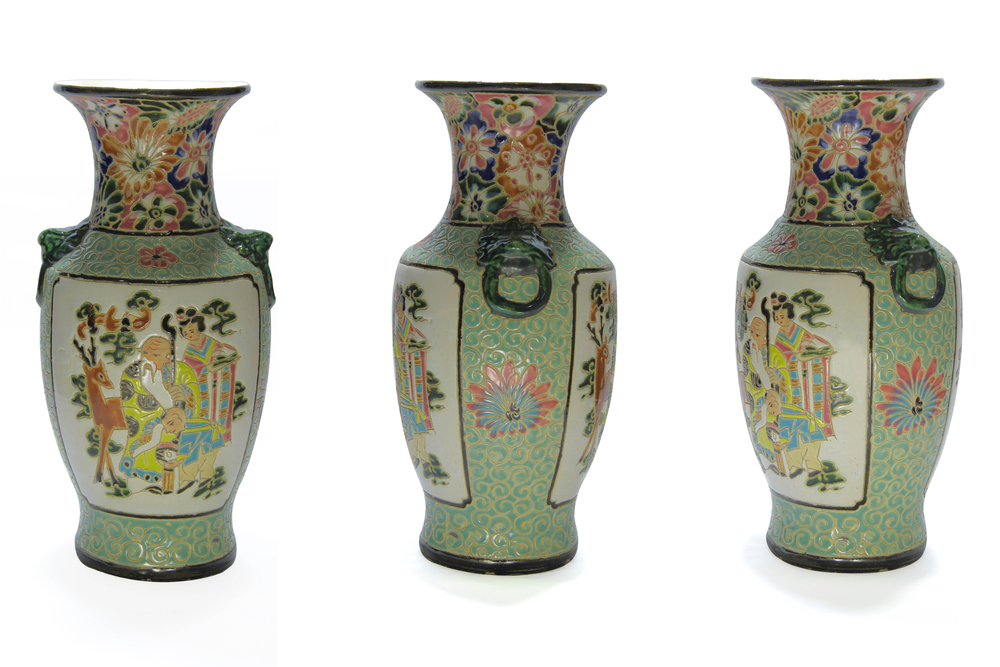 Tři vázy z čínského porcelánu