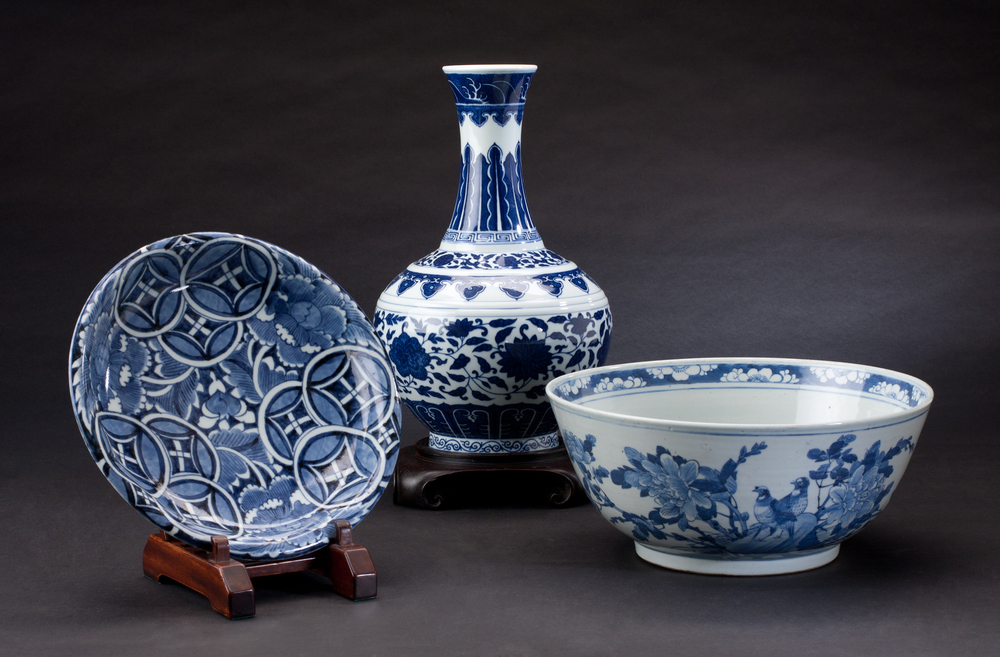 Dvě misky a váza z čínského porcelánu